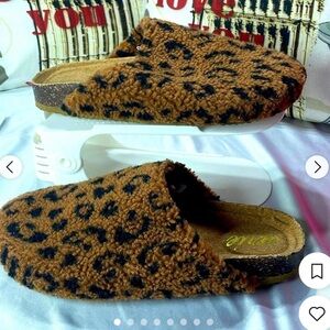 Aerie Women's Cheetah Clogs